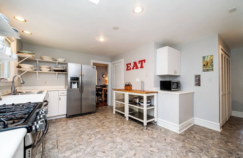 New Buffalo Cottage | (2026 OPEN!) Union Pier Beach Style Cottage Close to Lake Michigan!