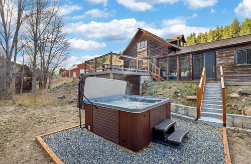Black Hawk House | 209 m² House ∙ 3 bedrooms ∙ 6 guests