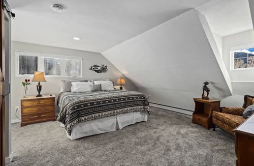 Black Hawk House | 209 m² House ∙ 3 bedrooms ∙ 6 guests