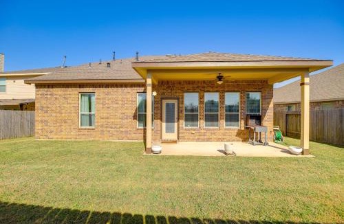 Baytown House | 22 Mi to Dtwn Houston Spacious Baytown Home!