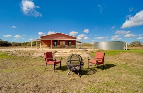 Johnson City House | 232 m² House ∙ 2 bedrooms ∙ 7 guests