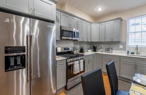 Dudley - Brunswick King Apartment | 233-1 4BR Boston - Cozy Apt near MBTA Station