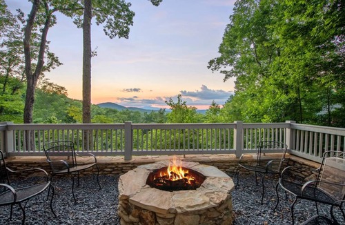 Ridges Over the Lake Cabin | 245 m² Cabin ∙ 4 bedrooms ∙ 8 guests
