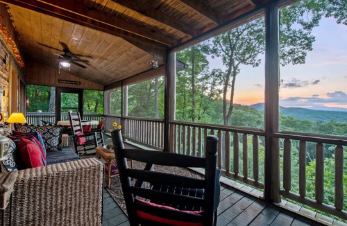 Ridges Over the Lake Cabin | 245 m² Cabin ∙ 4 bedrooms ∙ 8 guests
