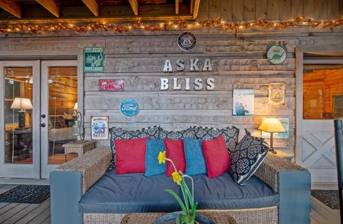 Ridges Over the Lake Cabin | 245 m² Cabin ∙ 4 bedrooms ∙ 8 guests