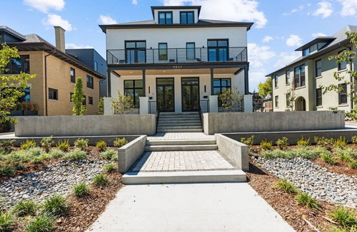 Midtown House | 246 m² House ∙ 4 bedrooms ∙ 8 guests