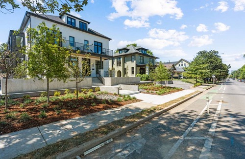Midtown House | 246 m² House ∙ 4 bedrooms ∙ 8 guests
