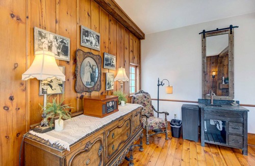Brookfield House | 257 m² House ∙ 4 bedrooms ∙ 8 guests