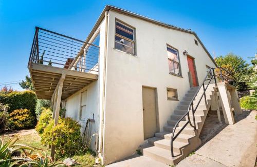 Middletown House | 26' SUNDECK OCEAN Panoramic VIEWS with AC Fast WiFi -902Mbps