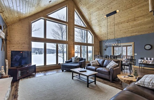 Iron River House | 260 m² House ∙ 3 bedrooms ∙ 8 guests