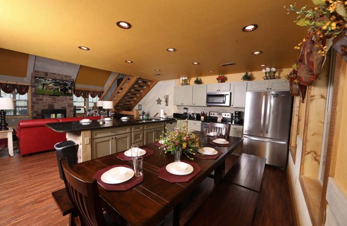 Gatlinburg Cabin | 271 m² Cabin ∙ 4 bedrooms ∙ 10 guests