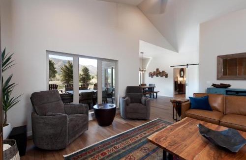 Trimble House | 275 Estancia Loop