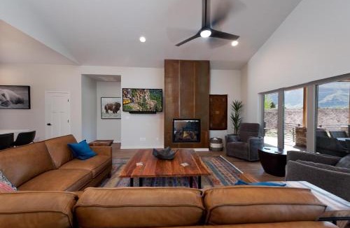 Trimble House | 275 Estancia Loop