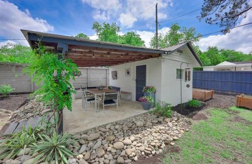 Earlewood House | 2BD 2BA Bungalow Beautiful Backyard Grill