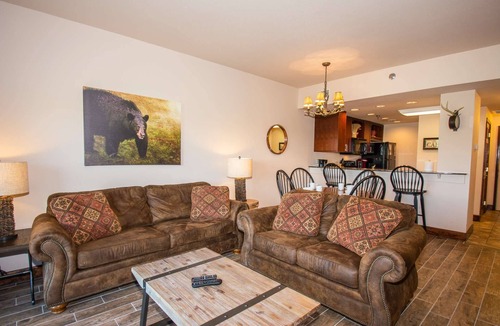 Pigeon Forge Condo | 2BD Condo w/Mountain Views! |Dinner Show Tickets*|1-mile to Pkwy |Indoor/Outdoor Pool |WiFi|