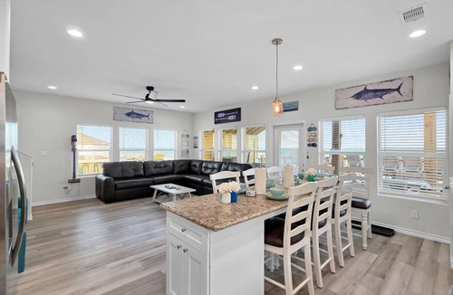 Port Bolivar House | 2BeachfrontHouses! 2HeatedPools! Sleep48! Weddings! Pets! HotTubs! ExtraParking!