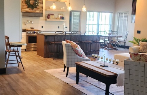 Ravenna House | 2bedroom townhome Centrally located to multiple Colleges and Cities Pet friendly