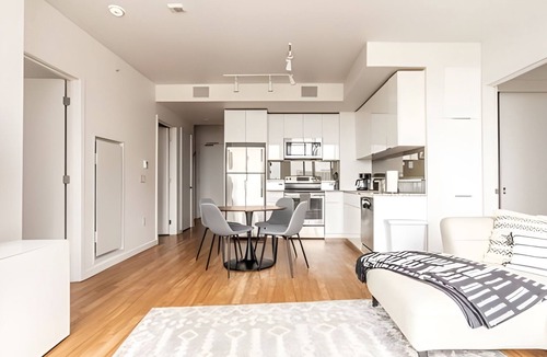 West Bellevue Apartment | 2BR | Gym, Rooftop & Pool | Bellevue | Sophari A