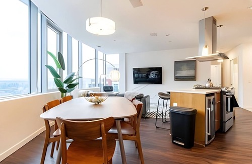 West Bellevue Apartment | 2BR Penthouse | Gym, Pool | Bellevue | Sophari A