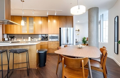 West Bellevue Apartment | 2BR Penthouse | Gym, Pool | Bellevue | Sophari A
