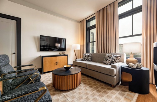 French Quarter Hotel | 2BR Private Patio in Luxe Canal St Unit | The Mayfair