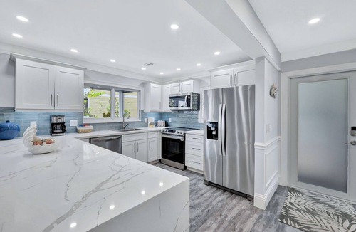Captiva House | 3/2, Pool, Tennis Crts, Bikes/Kayaks/SUP's, Pool/PPong Table, Steps to Beach