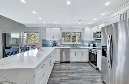 Captiva House | 3/2, Pool, Tennis Crts, Bikes/Kayaks/SUP's, Pool/PPong Table, Steps to Beach