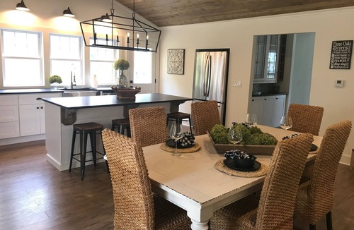Three Oaks House | 3 bed/2 bath designer home 100 steps to Journeyman! Just 30 mins to Notre Dame!
