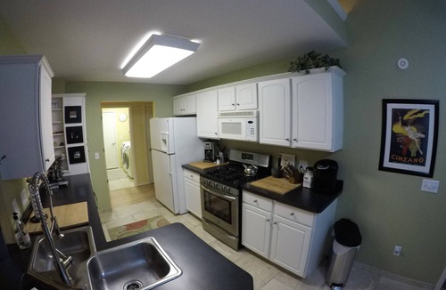 Toledo Condo | 3 Bedroom Luxury Villa with Hot Tub, Gourmet Kitchen on Private Drive/Garage
