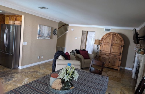 Ontario House | 3-bedroom pool house in amazing Ontario with WiFi, AC. Start your getaway now