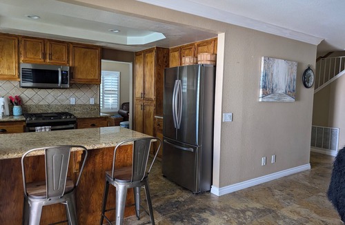 Ontario House | 3-bedroom pool house in amazing Ontario with WiFi, AC. Start your getaway now