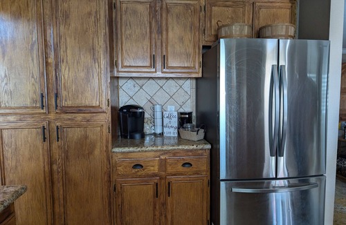 Ontario House | 3-bedroom pool house in amazing Ontario with WiFi, AC. Start your getaway now