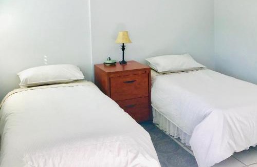 Bay Park House | 3 Bedrooms Guest House, Pacific Beach, Sea World, Downtown,& 3 bus lines-3