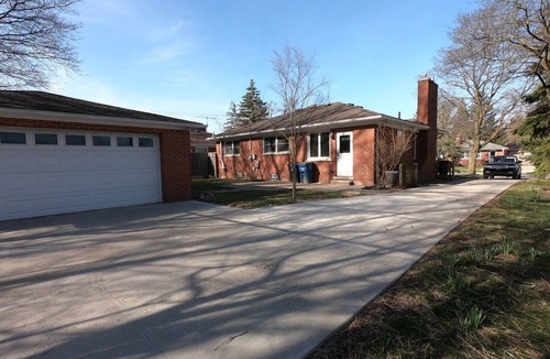 Dicken House | 3-BR Clean, comfortable, walk to Big House & more