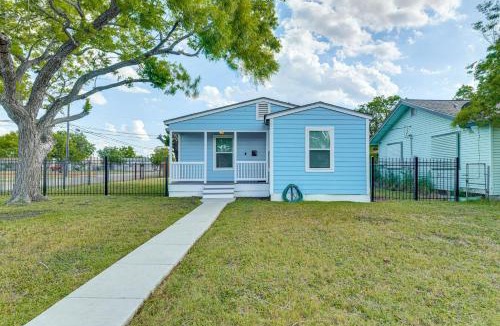 Del Mar House | 3 Mi to Beach Family Home in Corpus Christi!