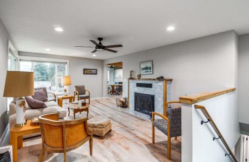 Gardiner House | 3 Mi to Reedsport Home with Umpqua River Views