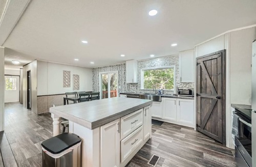 Cedar Creek House | 3 Secluded Homes on 15 Acres. Pool, Ping Pong, Hot Tub, Patio, Pond and BBQ. Close to COTA.