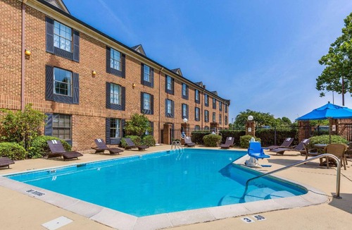 Central Newport News Hotel | 30 m² Hotel ∙ 127 guests