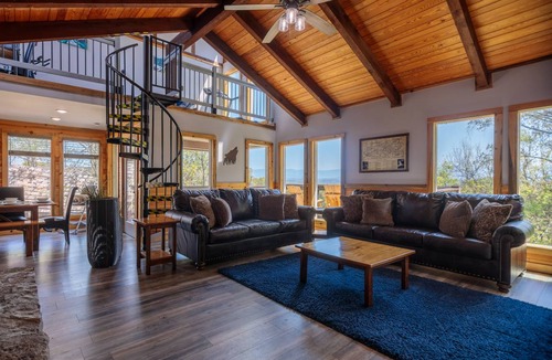 Kodak House | 303 m² House ∙ 4 bedrooms ∙ 8 guests