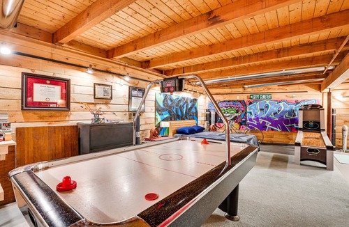 Newtonville House | 315 m² House ∙ 1 bedroom ∙ 12 guests