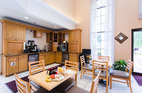 Pearland Hotel | 32 m² Hotel ∙ 127 guests