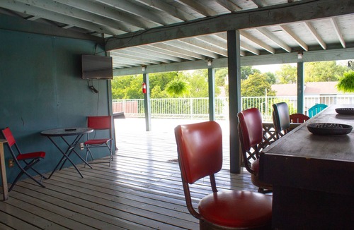 The Edge Apartment | 3300 SF 4BR/3Bth Pet-Friendly Loft 2 blks from Sun Studio has HUGE Rooftop Deck