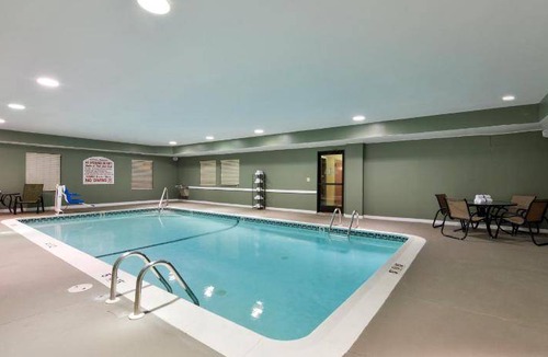 North Attleboro Hotel | 37 m² Hotel ∙ 127 guests