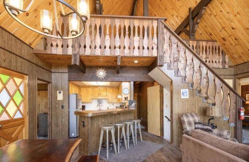 The Village Hostel | 372 m² Hostel ∙ 7 bedrooms ∙ 17 guests