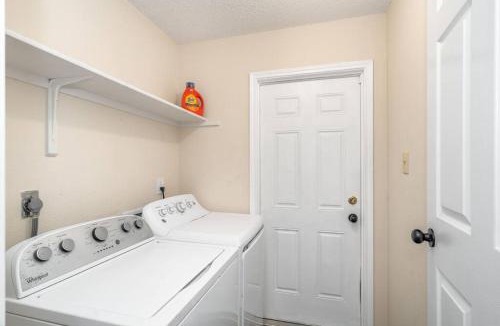 San Antonio Villa | 3B Villa w Pool, BBQ, Firepit, Yard Games, Gym