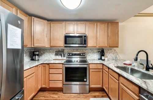 Pigeon Forge Condo | 3Bd/2Ba Condo New Remodel Right Off the Parkway in the Heart of Pigeon Forge