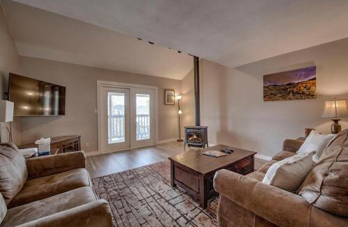 Baldy Mountain House | 3BD Next to Bus Stop, 8 Min To Gondola