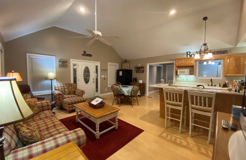 Sloans Valley Cabin | 3BR 3BA Cabin, with hot tub, 3 Pools, Boat Ramp with Dock 1 mile away.