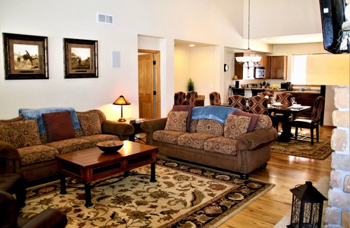 Granby House | 3br/3ba home 4 blcks 2 Granby Rnch base,wifi,xbox,foosball,2Kng bd,bunk beds F/T