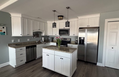 New Buffalo Condo | 3BR Condo Close To The Beach! In/OutDoor Pools